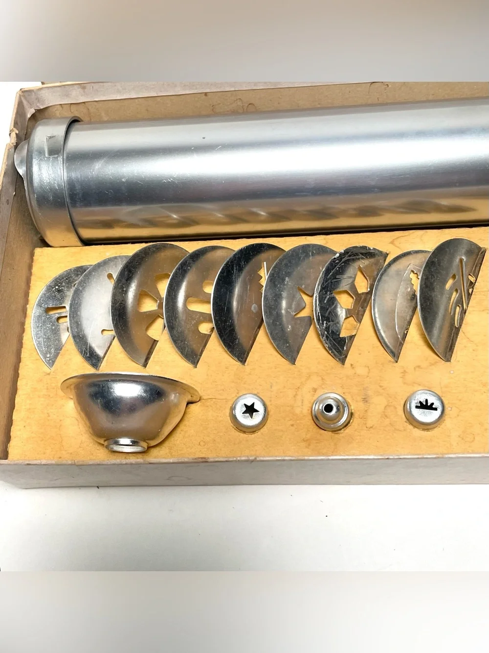 Vintage Wear Ever Cookie Gun and Pastry Decorator Trigger Quick No 3365 in box